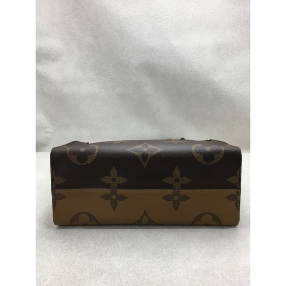 Louis Vuitton On The Go MM Monogram Tote Bag - Picture 4 of 6